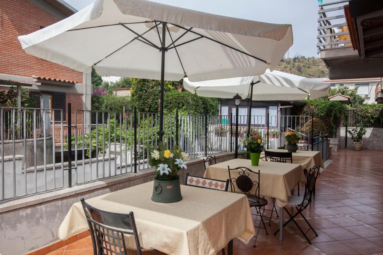 B&B Villa Carmen Sant'Alessio Siculo Bagian luar foto